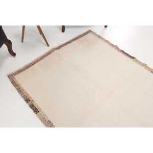Tapis turc vintage en laine patchwork blanc et rouge, écologique, 4,2x6,2 pieds, avec envers en latex - Product Image 1