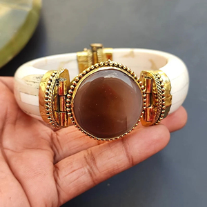 กำไลข้อมือทองเหลืองสไตล์วินเทจทำด้วยมือสุดหรูกำไลข้อมือทองเหลืองมีรายละเอียดที่เป็นมิตรกับสิ่งแวดล้อมสำหรับงานแต่งศิลปะการสะสมบูติก - Product Image 2