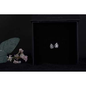 Boucles d'oreilles géométriques en argent sterling 925 avec zircon taille princesse serti clos, design « Love Potion », or, diamant, perle principale - Product Image 1