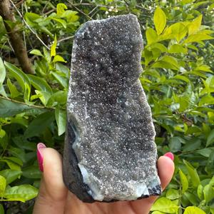 Bases de corte de amatista arcoíris con forma de piedra cruda con colección de impresión láser para el Día del Padre y ocasiones de Año Nuevo chino - Product Image 1