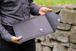 Housse élégante et durable en cuir véritable portable pour ordinateur portable fait à la main pour les voyages d'affaires et le travail GLS-0378 - Product Image 4