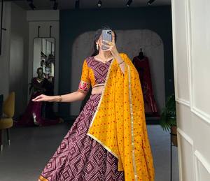 Vêtements de fête marron Tussar soie Bandhej Patola imprimer Lehenga Choli ensemble sud de l'Inde Style feuille travail traditionnel fête de mariage - Product Image 5