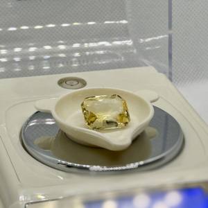 หินอัญมณีสีเหลืองมรกตตัดหลวม - Product Image 4