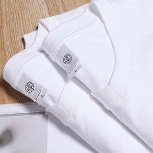 Alta calidad 210g logotipo personalizado Impresión logotipo hombres cuello en V camiseta en blanco manga corta liso 100% algodón hombres cuello en V camiseta para hombres - Product Image 4
