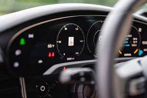 2022 pour Taycan 4S Cross Turismo Wagon 562 ch Véhicule électrique à traction intégrale Lithium Cuir Automatique Toit ouvrant panoramique 3 000 Miles Light Premium Sport - Product Image 4