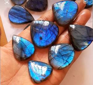 Cabochon en Labradorite pour bijoux de Saint-Valentin Bijoux en pierres précieuses semi-précieuses en forme de cœur avec taille 14x16mm - Product Image 1