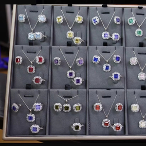 Anillo de Plata de Ley 925 de lujo para mujer con corte radiante, Zirconia cúbica púrpura, accesorio de joyería elegante - Product Image 1