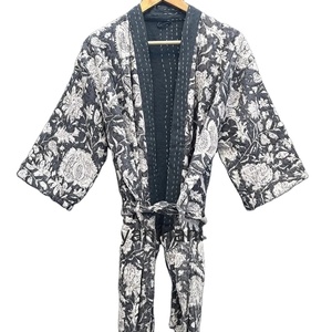 Veste matelassée Kantha en coton réversible vintage indien Veste à motif bohème pour l'hiver - Product Image 1