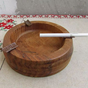 Cendrier en bois massif fait à la main |   Cendrier en bois naturel pour cigarettes et cigares, écologique, réutilisable, cendrier de table pour la maison - Product Image 1