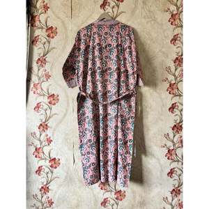 Robe kimono en coton à fleurs, respirante et élégante pour les occasions de loisirs - Product Image 4