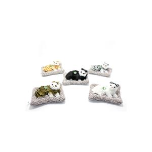 Gatto su un cuscino che fa il suono Met165 - Product Image 1
