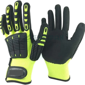 Los guantes de seguridad de alto rendimiento con costuras reforzadas ofrecen durabilidad, flexibilidad y seguridad en aplicaciones de trabajo exigentes - Product Image 1
