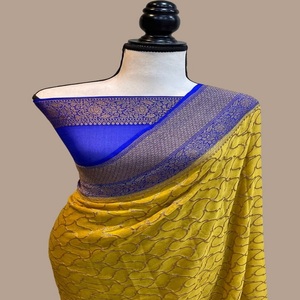Saris en soie brocart sur mesure avec bordures brocart idéal pour la revente par les créateurs de vêtements en bleu foncé - Product Image 1