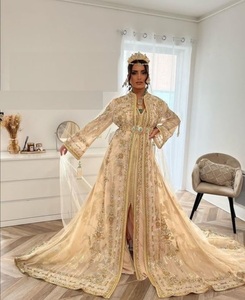 Hermoso vestido de caftán de boda de nueva moda con cuentas de cristal embellecedoras, piedra de vidrio y trabajo Dabka Zardozi - Product Image 1
