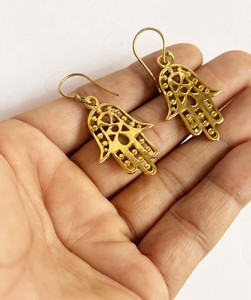 Nueva tendencia Bonito aspecto Latón Plata esterlina Chapado en oro Conectores en forma de mano Pendiente Joyería hecha a mano MANGALMAY CORPORATION - Product Image 2