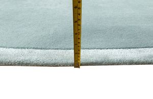 พรมปูพื้นทรงสี่เหลี่ยมผืนผ้าสไตล์นอร์ดิก ผลิตจากใยไผ่แท้ 100% สีฟ้าอ่อน นุ่ม ไม่ลื่น หนาปานกลาง ขนปุยปานกลาง ทำด้วยมือ เหมาะสำหรับทุกฤดู ลายเปอร์เซียแบบนามธรรม - Product Image 5