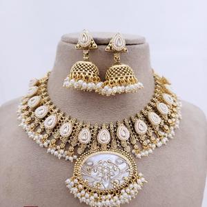 Conjunto de collar chapado en oro de alta calidad con ropa tradicional con pendientes para colección de ropa de boda para mujeres y niñas - Product Image 1