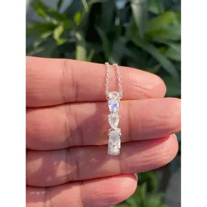 Collier en argent 925 avec pierre de lune en forme de poire et motif goutte d'eau, serti de griffes, idéal pour un cadeau - Product Image 1