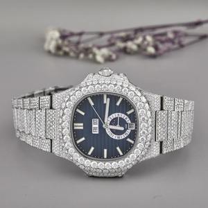 Montre de luxe pour homme en moissanite avec cadran bleu ciel, bracelet argenté glacé, cadran carré ou rond, style hip-hop tendance, mouvement à quartz - Product Image 2