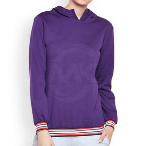 เสื้อฮู้ดผ้าฟลีซสำหรับสตรี, เสื้อฮู้ดแฟชั่นทรงโอเวอร์ไซส์พร้อมโลโก้ด้านหน้าสำหรับสวมใส่แนวสตรีทในฤดูหนาว - Product Image 1