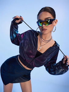 Sweat à capuche en soie éponge française zippé pour femmes avec personnalisation complète du design et du tissu. Sweat à capuche à épaules tombantes. - Product Image 4