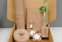 Lot de 4 grands calendriers A5 en liège Porte-passeport Granco Stylo en métal en liège Coffret cadeau d'affaires et promotionnel au meilleur prix