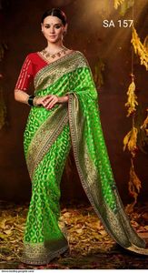 Saree en soie pure Georgette avec bordure tissée Zari par Fab Zone Indian & Pakistani Clothing - Product Image 2