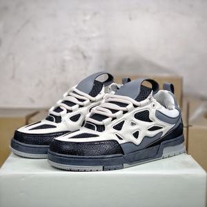 Sneakers rétro respirantes OEM pour hommes, légères, à lacets, chaussures de skate et de marche, antidérapantes, dessus en cuir verni - Product Image 3