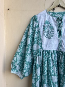 Vestido Midi con motivo Floral, minivestido de algodón 100%, estampado de bloque largo, cuello profundo, decoración de borlas, técnica bordada, cuerda más cerca - Product Image 6