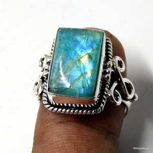 Anillo de piedras preciosas de piedra natal bohemia de plata de ley con tratamiento térmico de coral natural blanco para mujer - Product Image 4