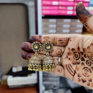 Boucles d'oreilles vintage en or de vente chaude pour femmes boucles d'oreilles occidentales affichage de boucles d'oreilles de style vintage élégant - Product Image 1