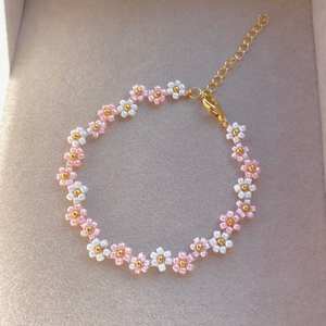 Bracelet en cristal perlé, fleur de marguerite rose, floral, qualité supérieure, fait à la main, cadeau mignon pour elle, anniversaire - Product Image 3