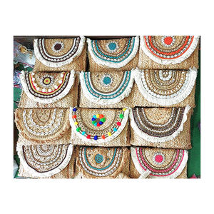 Bolso de mano hecho a mano de yute de New Look con borla de concha de cuentas m de la India para mujer a la moda a bajo precio - Product Image 1