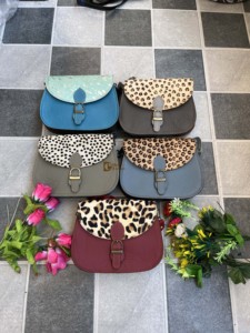 Sac à bandoulière à imprimé animal multicolore élégant pour femmes Nouveau Design Sac à main en cuir recyclé de style occidental avec fermeture à pression - Product Image 6