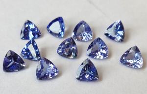 Tanzanita Natural Trillion de 8mm Facetada - Tanzanita Suelta Corte Trillion de Alta Calidad - Product Image 2