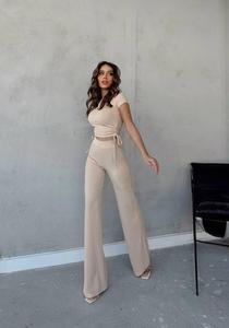 ผู้หญิงลูกเรือคอด้านข้างรวบรวมแขนสั้นสีทึบเสื้อครอปและเอวสูงกางเกงขากว้างชุดคู่สีเบจ - Product Image 3