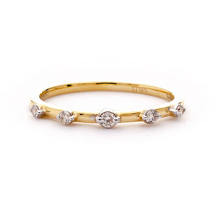 Elegante Anillo de Oro con Múltiples Piedras, Delicado Regalo de Aniversario para Mujer - Product Image 1