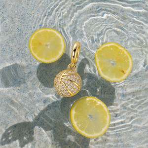 Pendentif Jeulia Move My Way Fearless Basketball Charm en acier inoxydable plaqué or 18 carats - Product Image 6