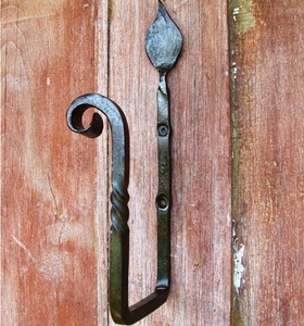 Crochet mural décoratif vintage en fonte pour suspendre des sacs à vêtements, des serviettes et des clés avec une élégance de style fermier - Product Image 5