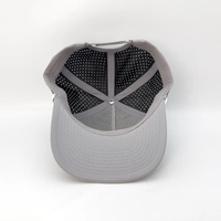 Gorra de Béisbol Ajustada con Logotipo Bordado en Blanco al por Mayor, Gorra Deportiva con Logotipo Personalizado, Gorra de Golf de 5 Paneles con Corte Láser, Hecha en Vietnam