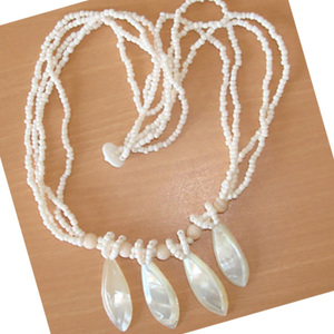 Collar de Cuentas de Concha Blanca con Motivo Floral para Regalo, Joyería de Conchas Marinas - Product Image 3