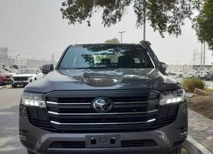 Toyota TLC 300 GX 3.3L Diesel Automatique Gris Foncé Robuste 2023, Conduite à Droite, Occasion, Toit Ouvrant, Démarrage à Distance, Intérieur Cuir - Product Image 2