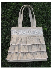 Sac fourre-tout en jute à volants avec texture superposée et bordure en dentelle en jute naturelle, conçu pour un port quotidien élégant à l'épaule - Product Image 2