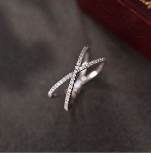 Bague de fiançailles et de mariage en argent sterling 925 plaqué argent avec moissanite de laboratoire taille brillant, style classique, sertissage à griffes - Product Image 2