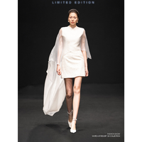 Robe décontractée élégante JILNA EMB MINI DRESS A sans manches coupe trapèze avec étiquettes personnalisées pour femmes, blanc - Grande Vente