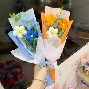Mini Ramo de Flores Tejido a Mano con Patrón de Damasco de Lana - Herramientas de Tejer Regalo de San Valentín, Día de la Madre, Cumpleaños de Da Nang - Product Image 2