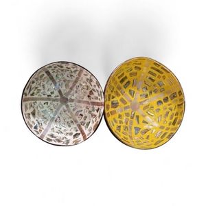 Bol en noix de coco fait à la main avec incrustation de nacre pour servir les aliments, décoration de table et usage domestique en provenance du Vietnam - Product Image 1
