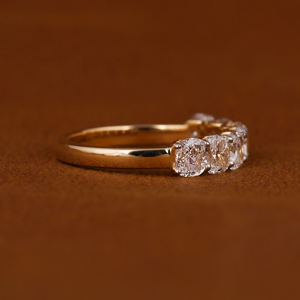 Bague de mariage unisexe en or platine certifiée sans conflit bande de diamant de mariée coussin d'éternité complète coupe laboratoire cultivé classique - Product Image 5