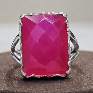 Anillo de Plata de Ley 925 Trendy Eternity Vermeil, piedra preciosa de diseñador hecha a mano de excelente calidad con diamante de Calcedonia fucsia - Product Image 1