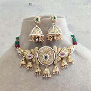 Collier de luxe Kundan et pierre pour les mariées ensemble de collier de mariée ensemble de collier de fête indien classique pour les femmes - Product Image 1